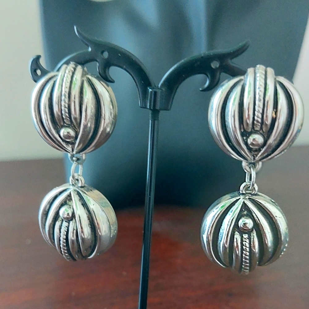 Silver Tone Dangly Lightweight Clip Earrings